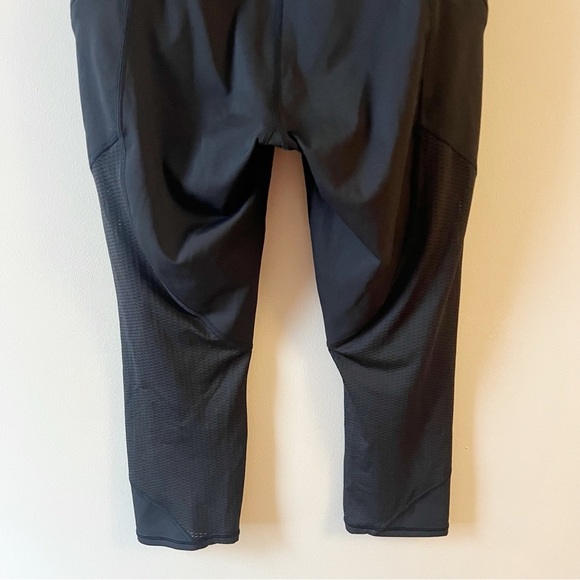 Athleta Mid Rise Mesh Contender Capri Black Leggings Women's Size Small - Picture 8 of 11